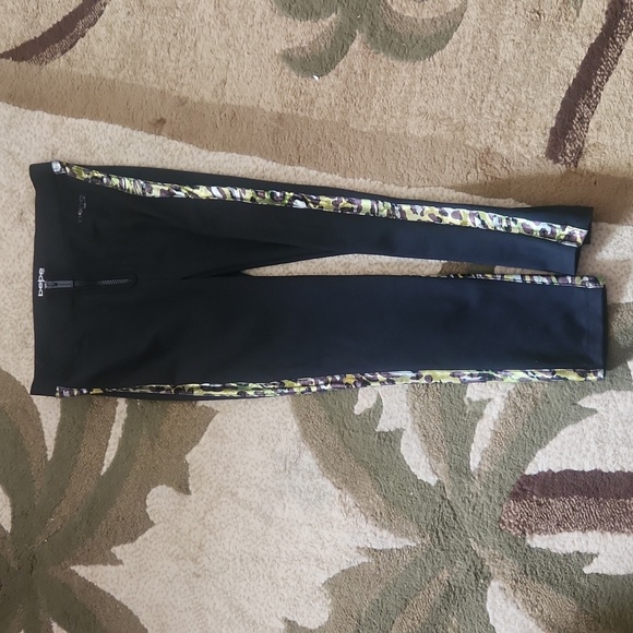 EUC! Bebe Sport Spandex zip up leggings - Picture 10 of 11
